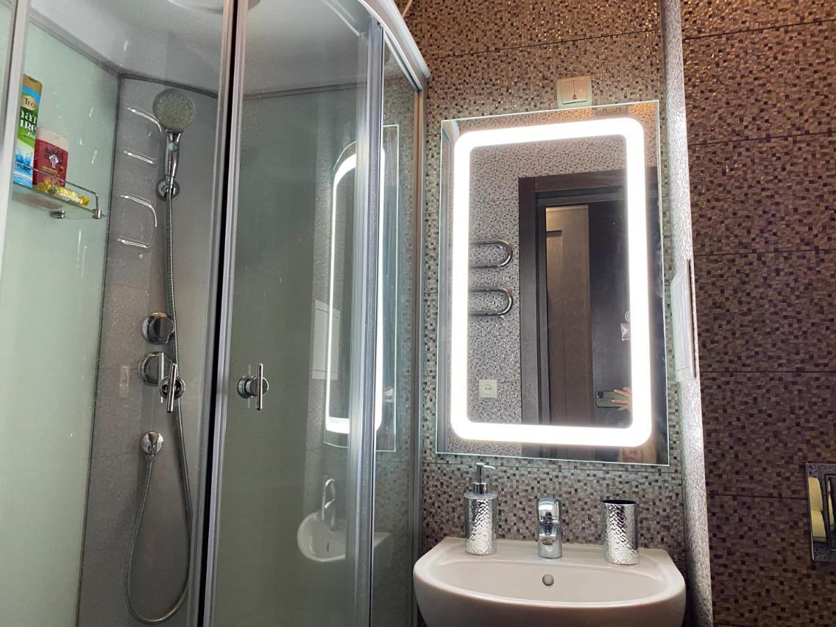 Modern Luxury Studio In The Center Of Kharkiv At Konstitutsii Square Dış mekan fotoğraf