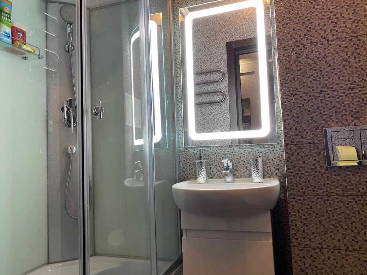 Modern Luxury Studio In The Center Of Kharkiv At Konstitutsii Square Dış mekan fotoğraf